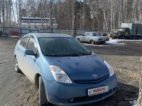 2004 Toyota Prius II (XW20), синий, 700000 рублей - вид 3