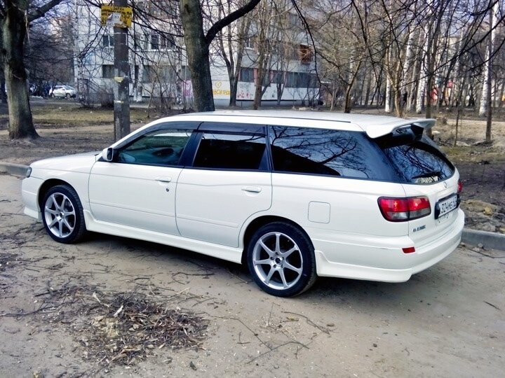 Купить б/у Nissan Avenir I (W10) 1.8 AT (125 л.с.) бензин автомат в Красноярске: