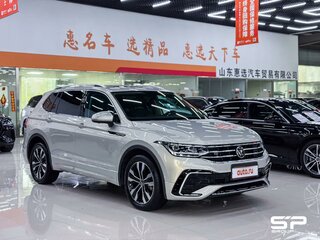 2022 Volkswagen Tiguan II Рестайлинг, серебристый, 3220000 рублей, вид 1