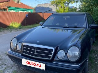 1999 Mercedes-Benz E-Класс 240 II (W210, S210), чёрный, 449000 рублей, вид 1