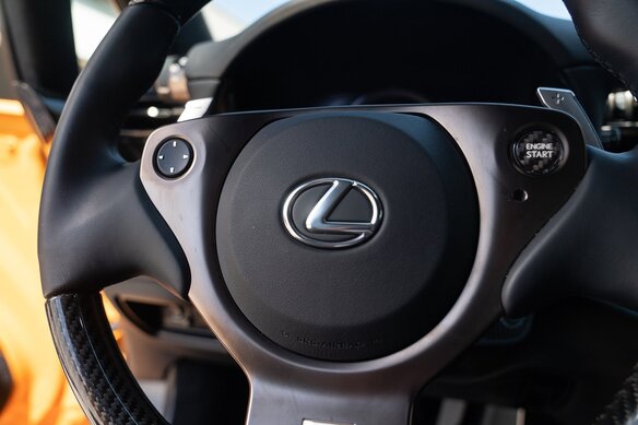 Купить б/у Lexus LFA 2010-2012 4.8 AMT (560 л.с.) бензин робот во ...