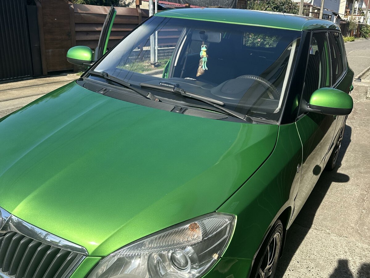 Купить б/у Skoda Fabia II Рестайлинг 1.6 AT (105 л.с.) бензин автомат в ...