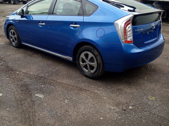 2014 Toyota Prius III Рестайлинг (XW30), синий, 1330000 рублей - вид 7