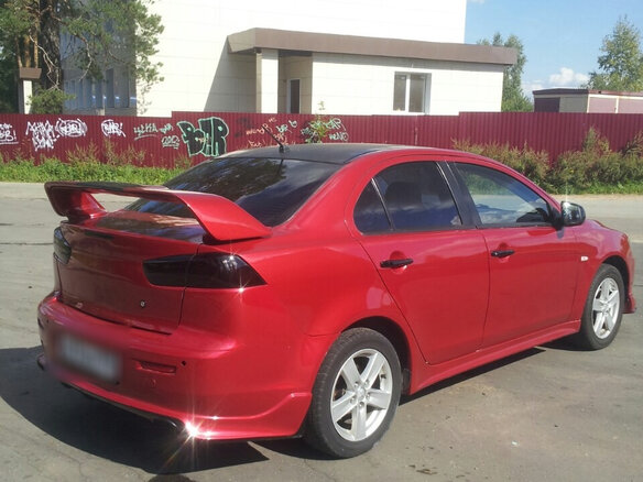 2008 Mitsubishi Lancer X, красный - вид 3