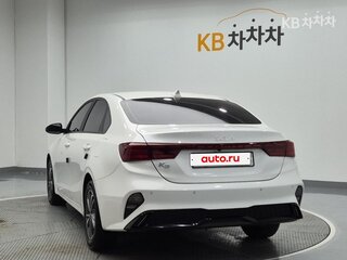 2023 Kia K3 II Рестайлинг, белый, 1385000 рублей, вид 2