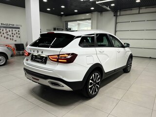 2025 Lada (ВАЗ) Vesta SW Cross I Рестайлинг (NG), белый, 2241000 рублей, вид 3