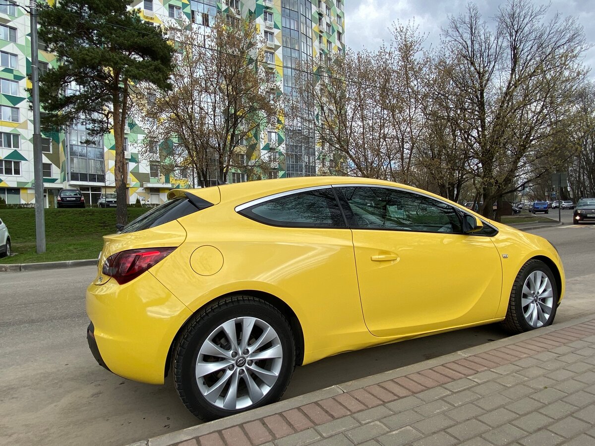 Опель астра gtc главная дорога