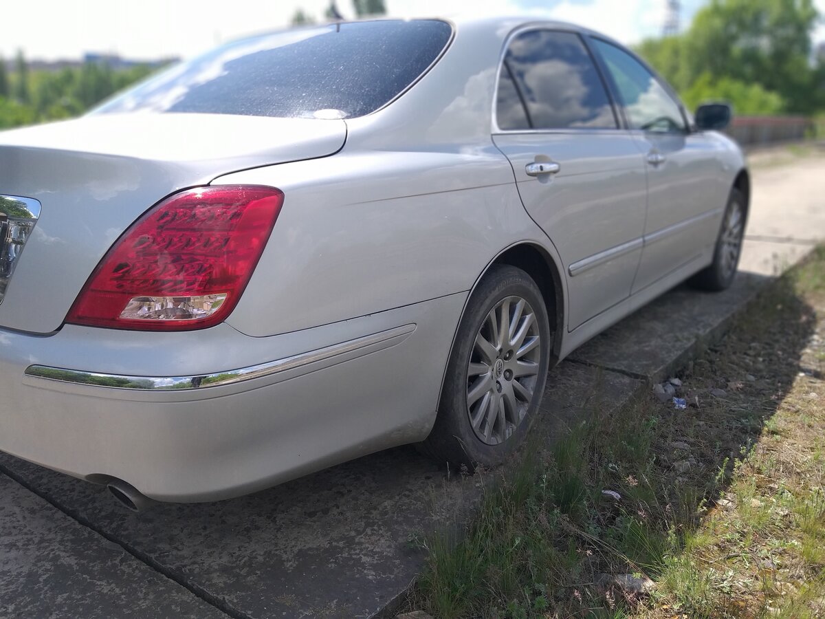 Toyota Crown Majesta s180