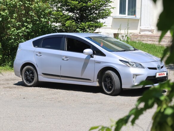 2012 Toyota Prius III Рестайлинг (XW30), голубой, 1000000 рублей - вид 5