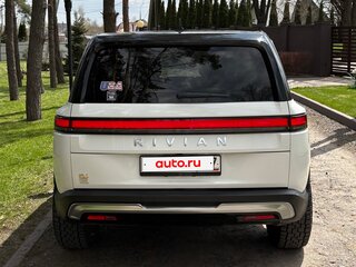 2022 Rivian R1S QM Large, белый, 8900000 рублей, вид 4