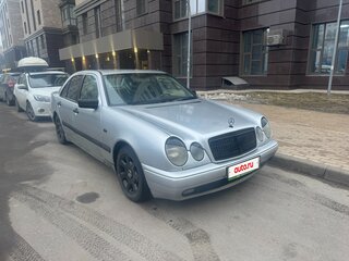 1999 Mercedes-Benz E-Класс 240 II (W210, S210), серебристый, 359000 рублей, вид 1