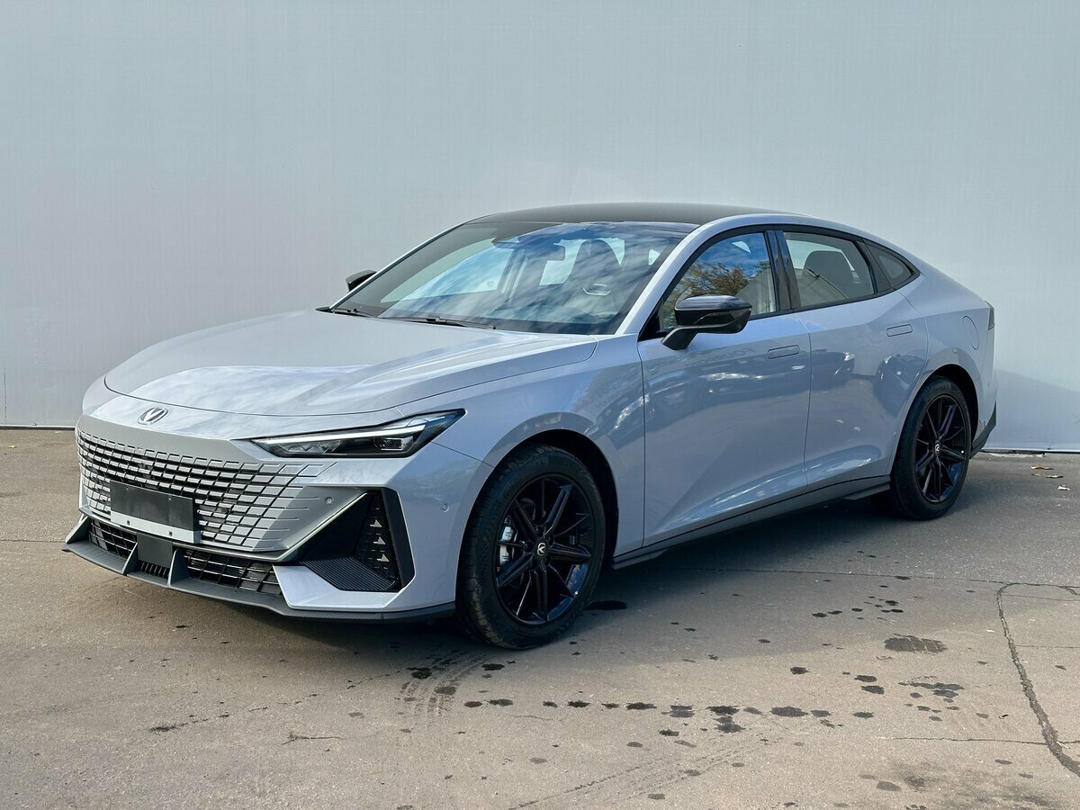 Changan выводит на российский рынок мощный лифтбек Uni-V