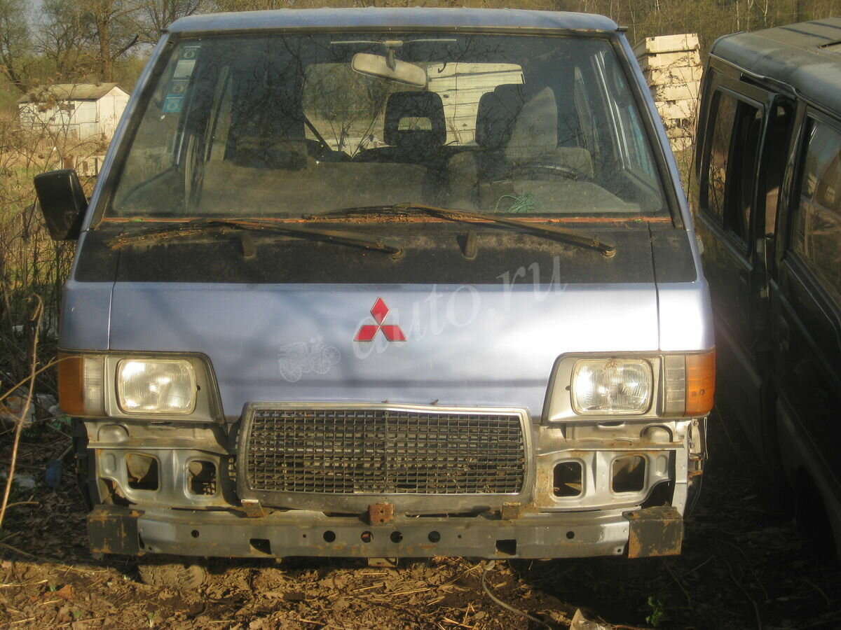 1989 Mitsubishi Delica III, синий