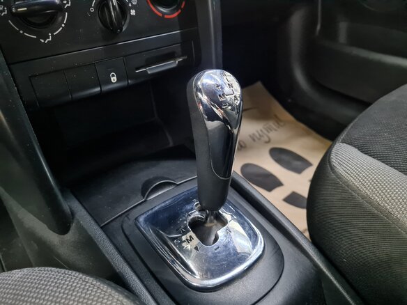 2008 Peugeot 207 I, красный - вид 9