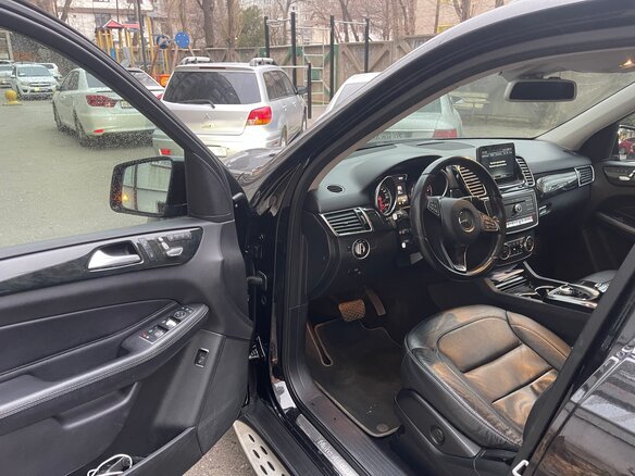 2016 Mercedes-Benz GLE 400 I (W166), чёрный, 3040000 рублей - вид 1