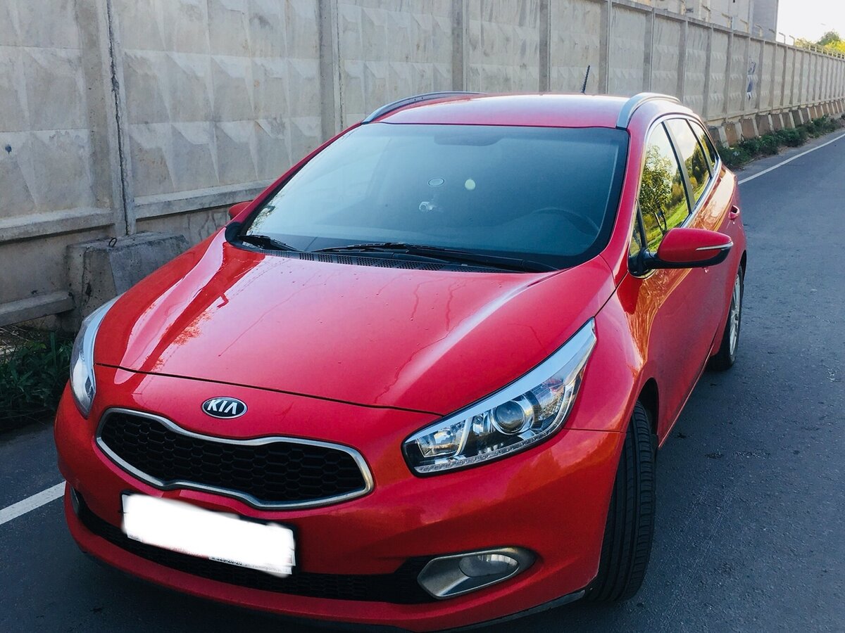 Kia Ceed 2 красный с черной крышей