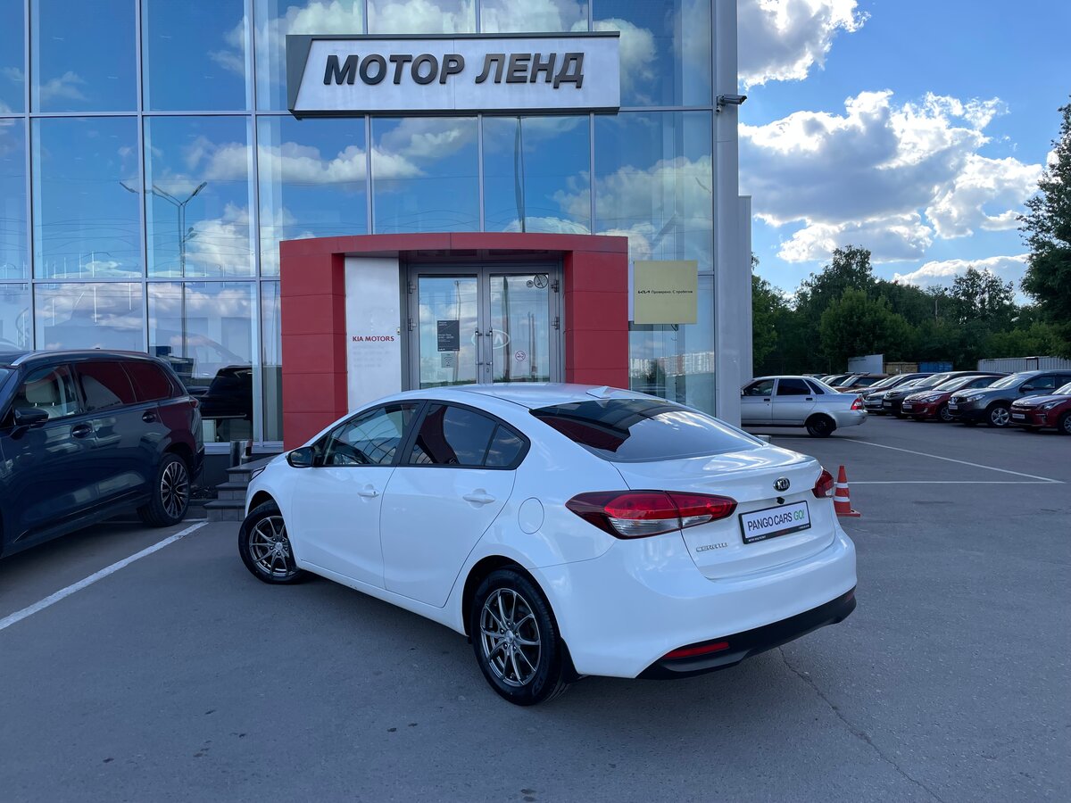 Р‘РµР»С‹Р№ Kia Cerato Рј425РєРј13
