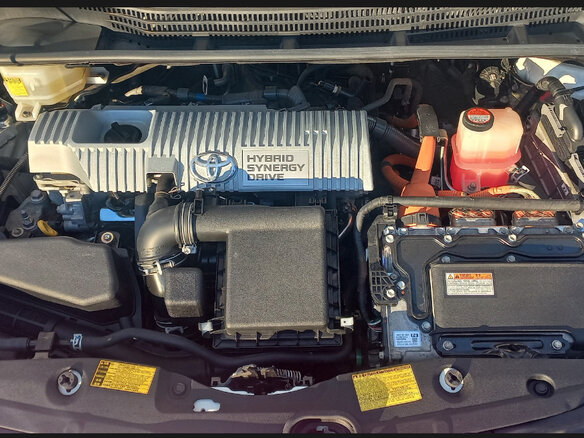 2014 Toyota Prius III Рестайлинг (XW30), розовый, 1250000 рублей - вид 24