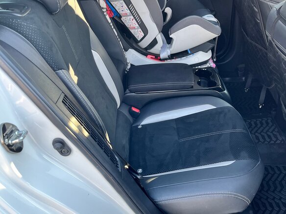 2018 Toyota Prius IV Рестайлинг (XW50), белый, 2350000 рублей - вид 7