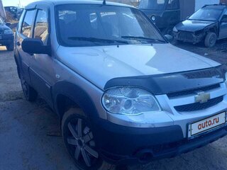 2012 Chevrolet Niva I Рестайлинг, серебристый, 385000 рублей, вид 1