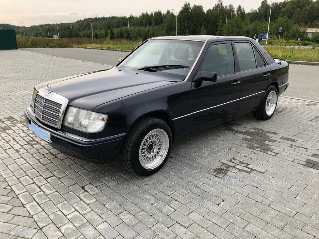 Мерседес 124 седан