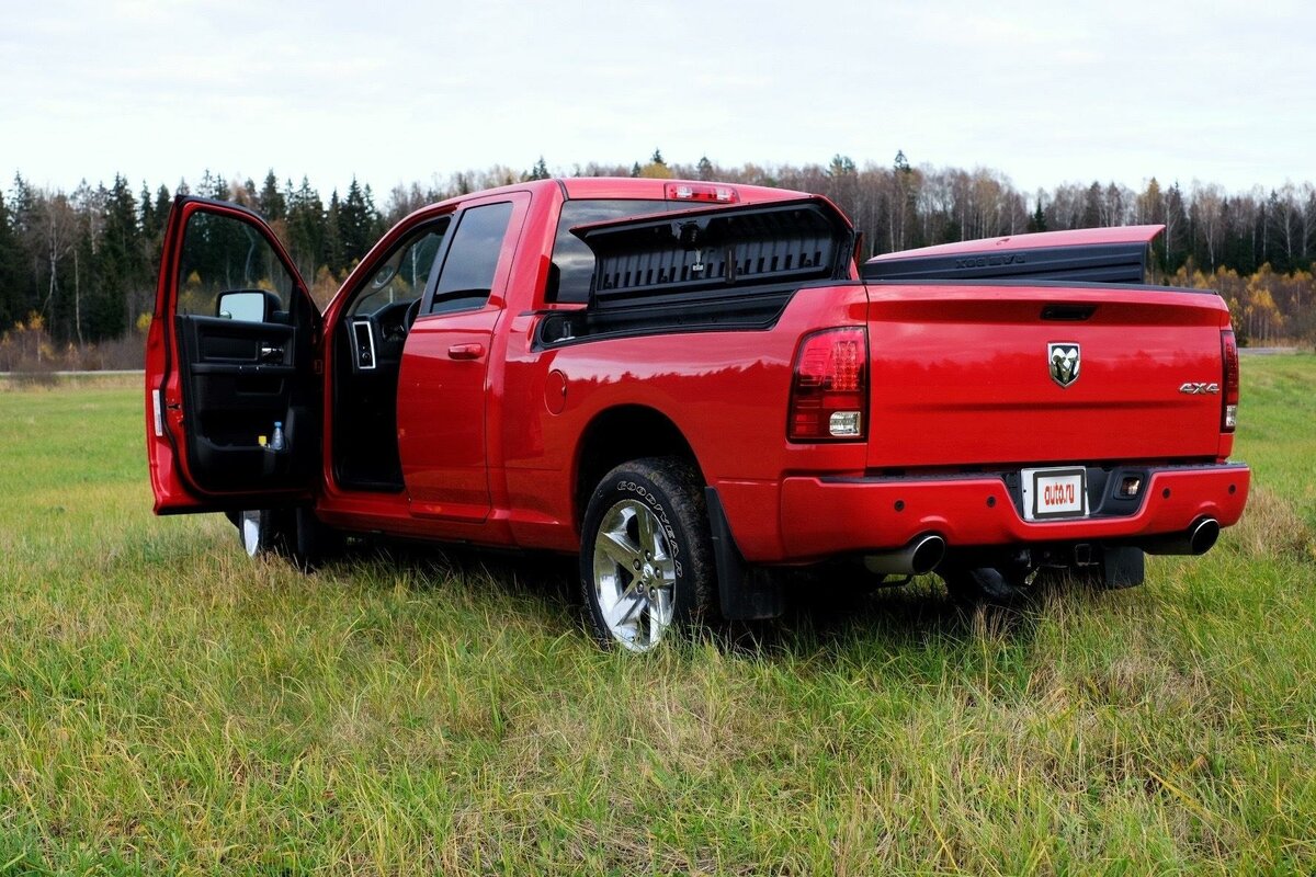 2012 Dodge RAM IV (DS/DJ), красный, 3200000 рублей - вид 4