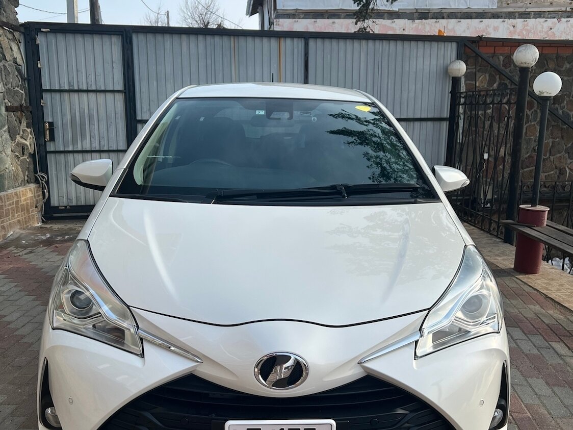 Купить б/у Toyota Vitz III (XP130) Рестайлинг 2 1.3 CVT (95 л.с.) 4WD ...