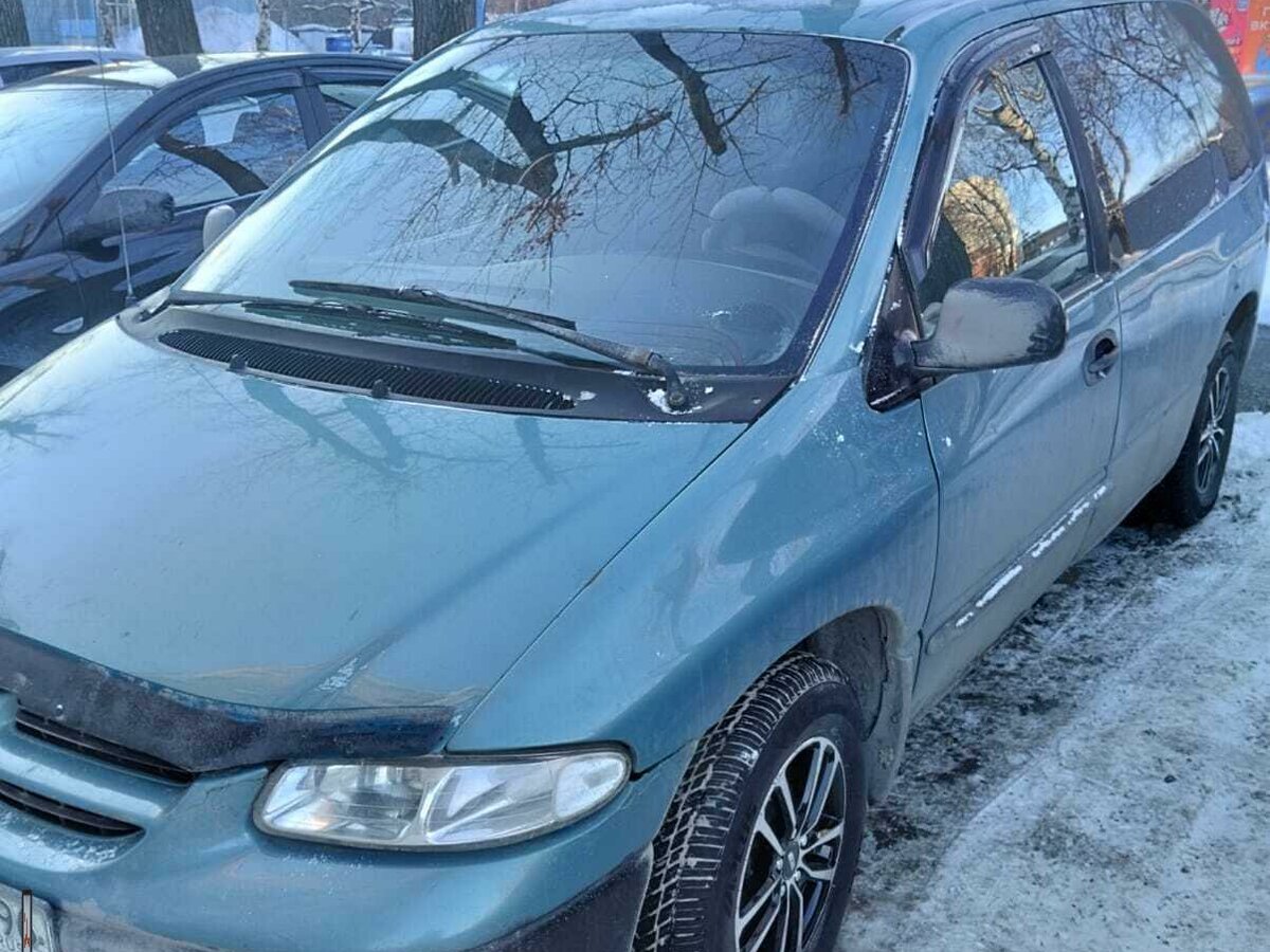 Голубой додж караван