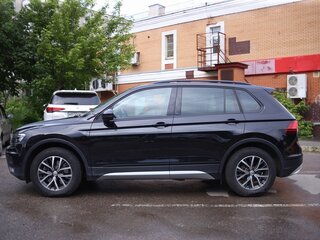 2018 Volkswagen Tiguan II, чёрный, 3100000 рублей, вид 4
