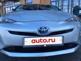 2017 Toyota Prius IV (XW50), серебристый, 1500000 рублей, вид 1