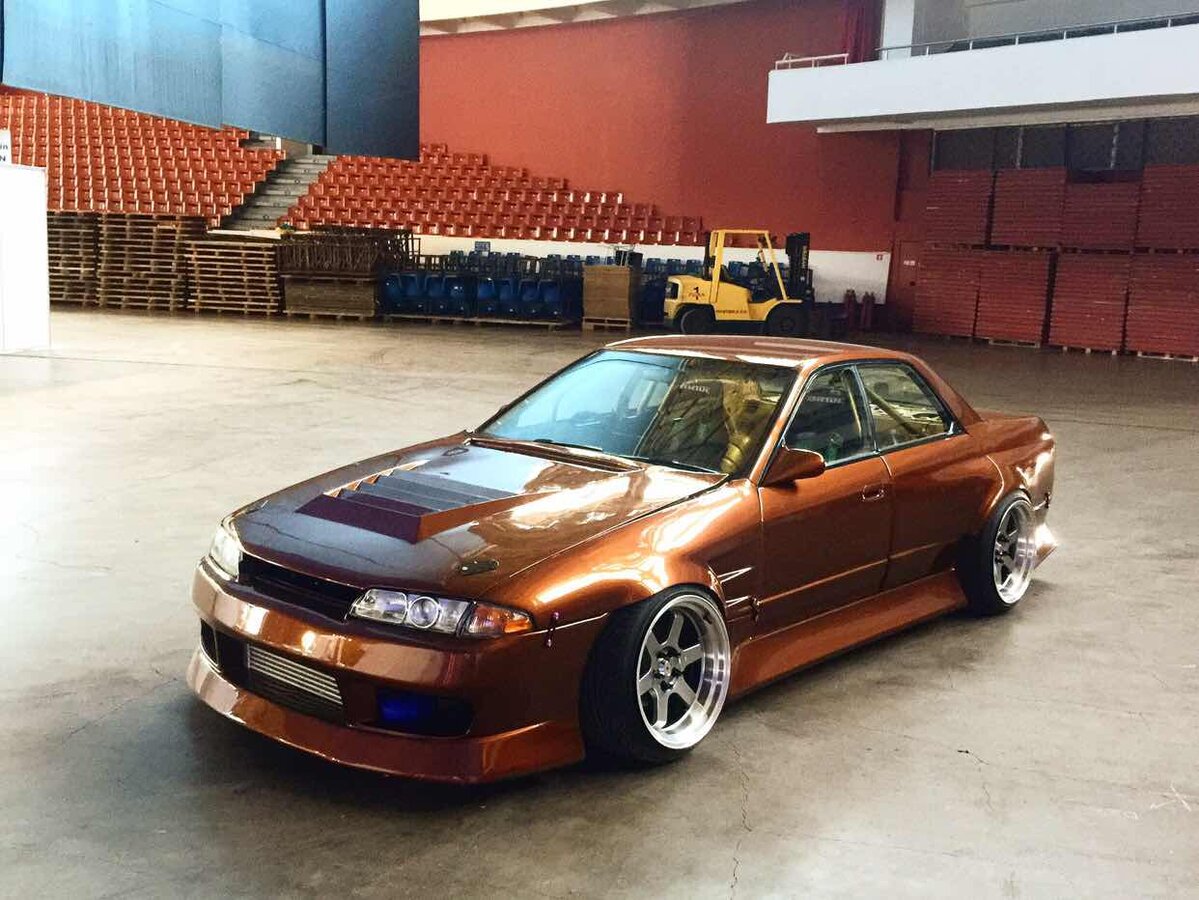 Nissan r32 седан