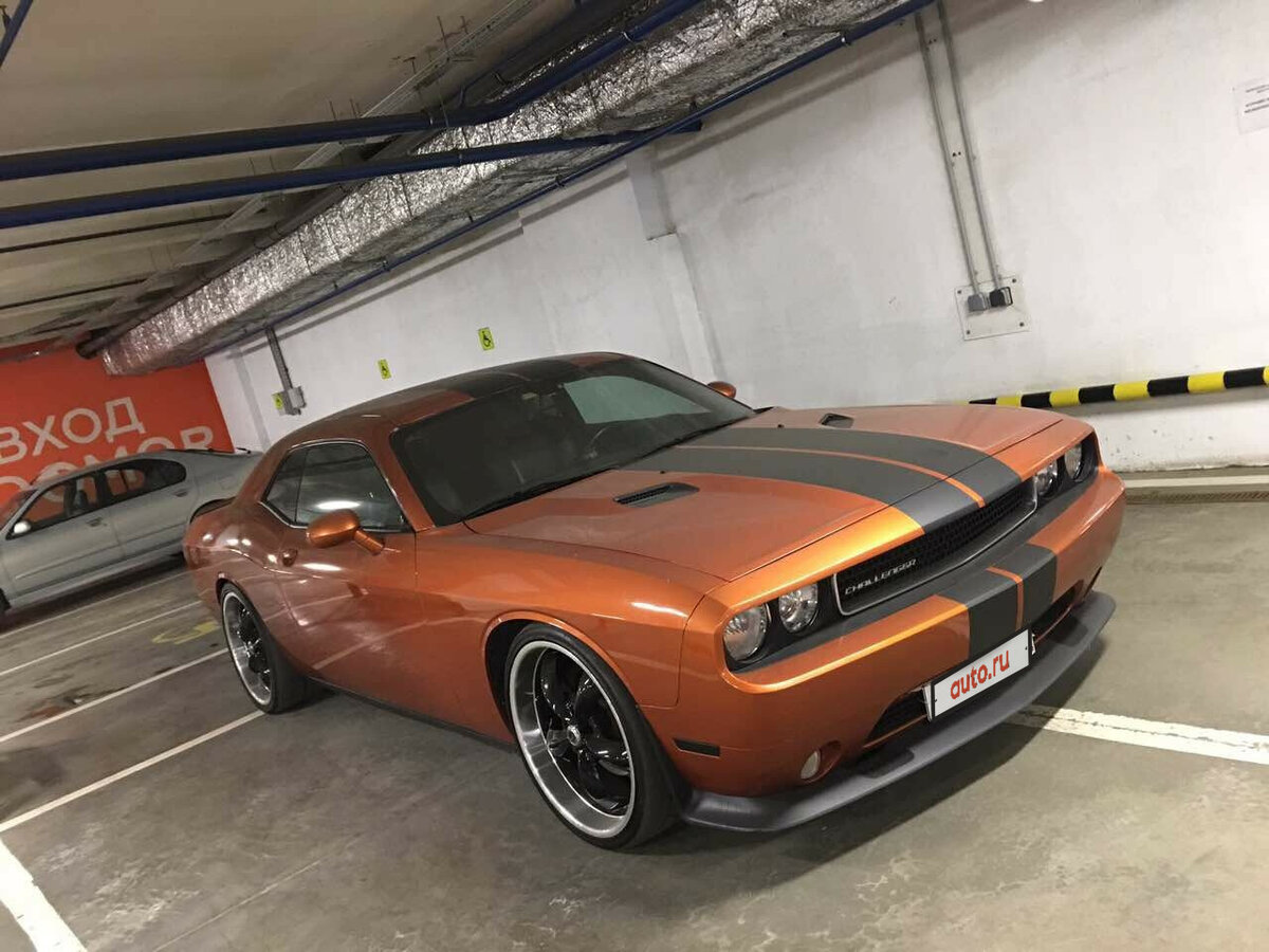 Dodge Challenger оранжевый