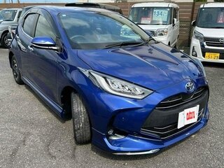 2021 Toyota Yaris IV, синий, 902000 рублей, вид 1