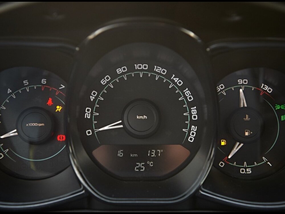 Как сбросить спидометр на весте - фото