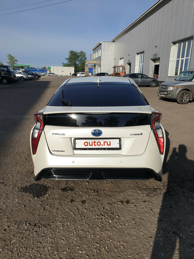 Toyota prius iv xw50