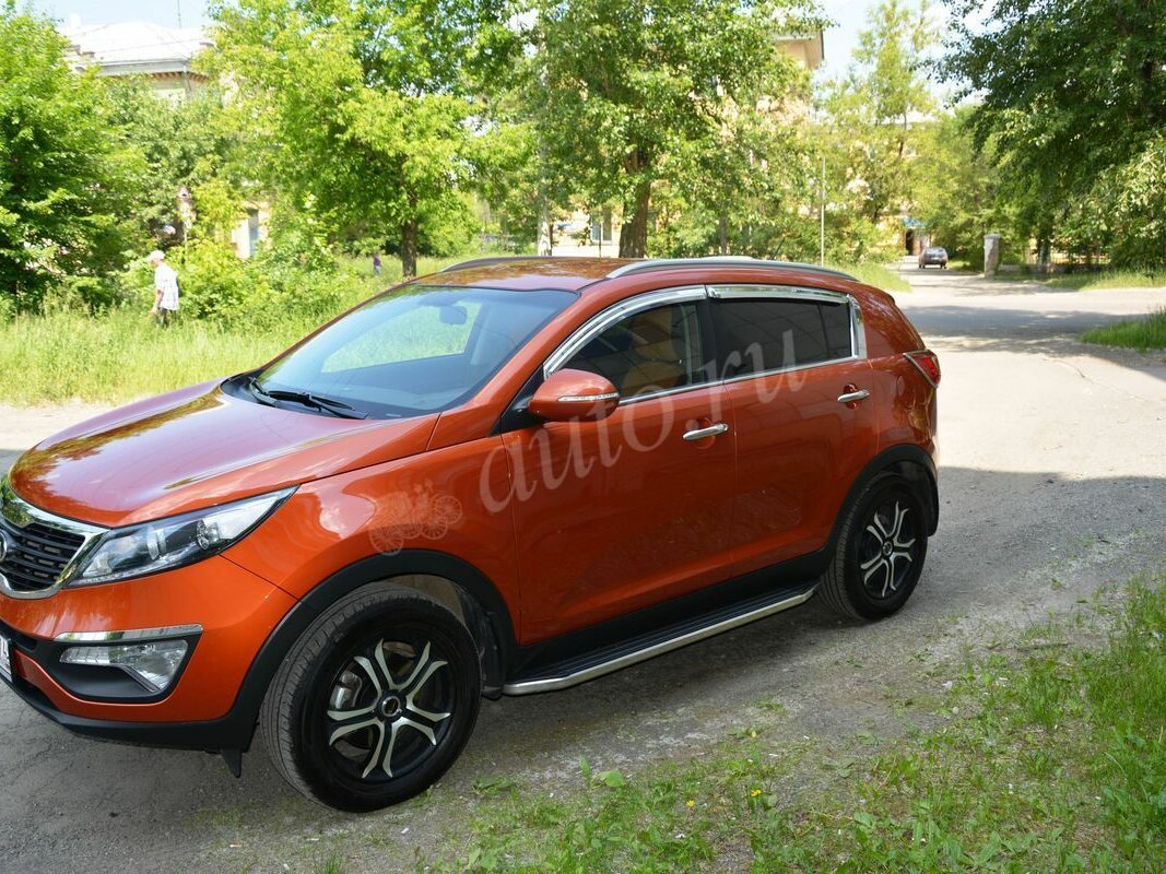 Kia Sportage 3 оранжевый с чёрной крышой