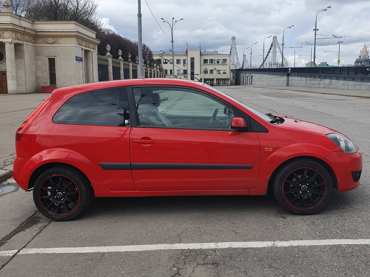 Ford Fiesta mk6 Рестайлинг 3 двери