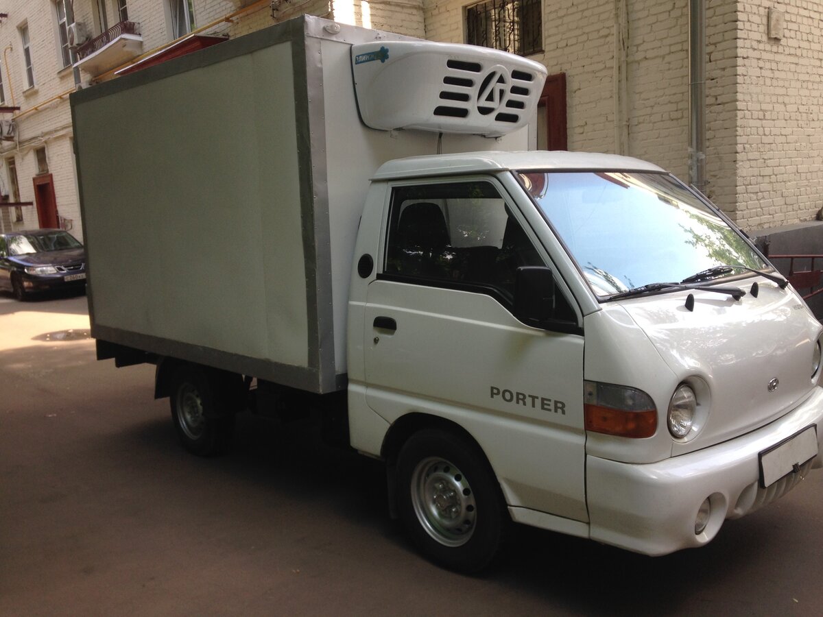 Купить б/у Hyundai Porter дизель механика в Москве: белый изотермический кузов 2