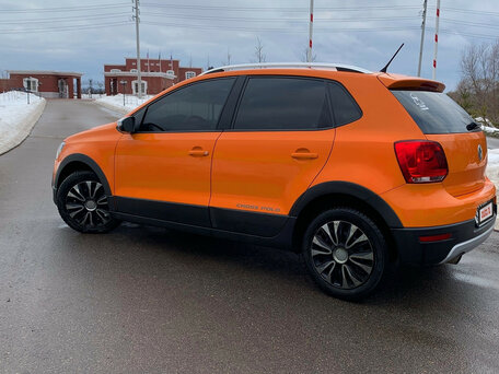 Купить б/у Volkswagen Polo V Cross 1.4 AMT (85 л.с.) бензин робот в  Подольске: оранжевый Фольксваген Поло V хэтчбек 5-дверный 2012 года на  Авто.ру ID 1085613516