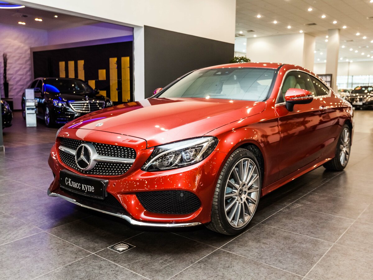 Красный Мерседес e Coupe
