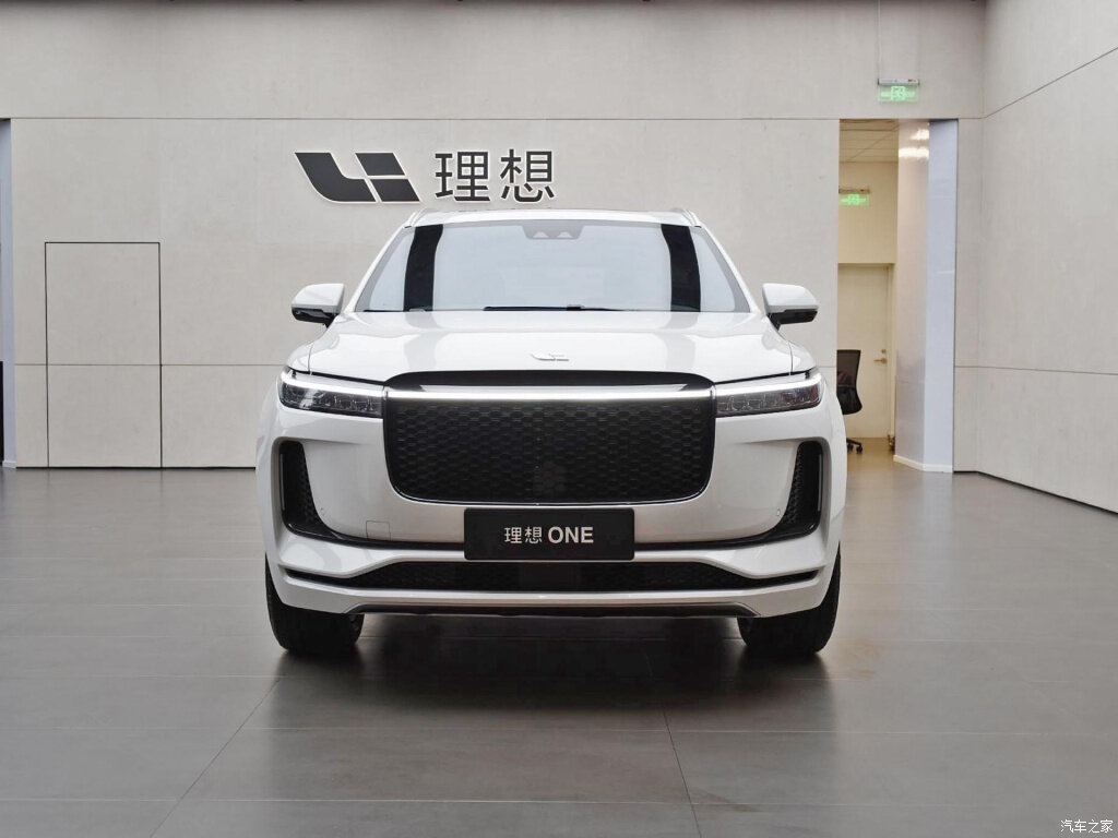 Купить б/у LiXiang One 2019-2024 1.2hyb AT (326 л.с.) 4WD гибрид ...