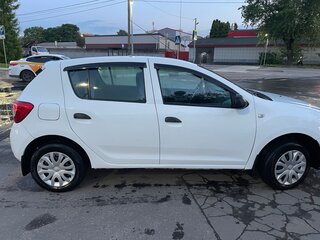 2019 Renault Sandero II Рестайлинг, красный, 550000 рублей, вид 4