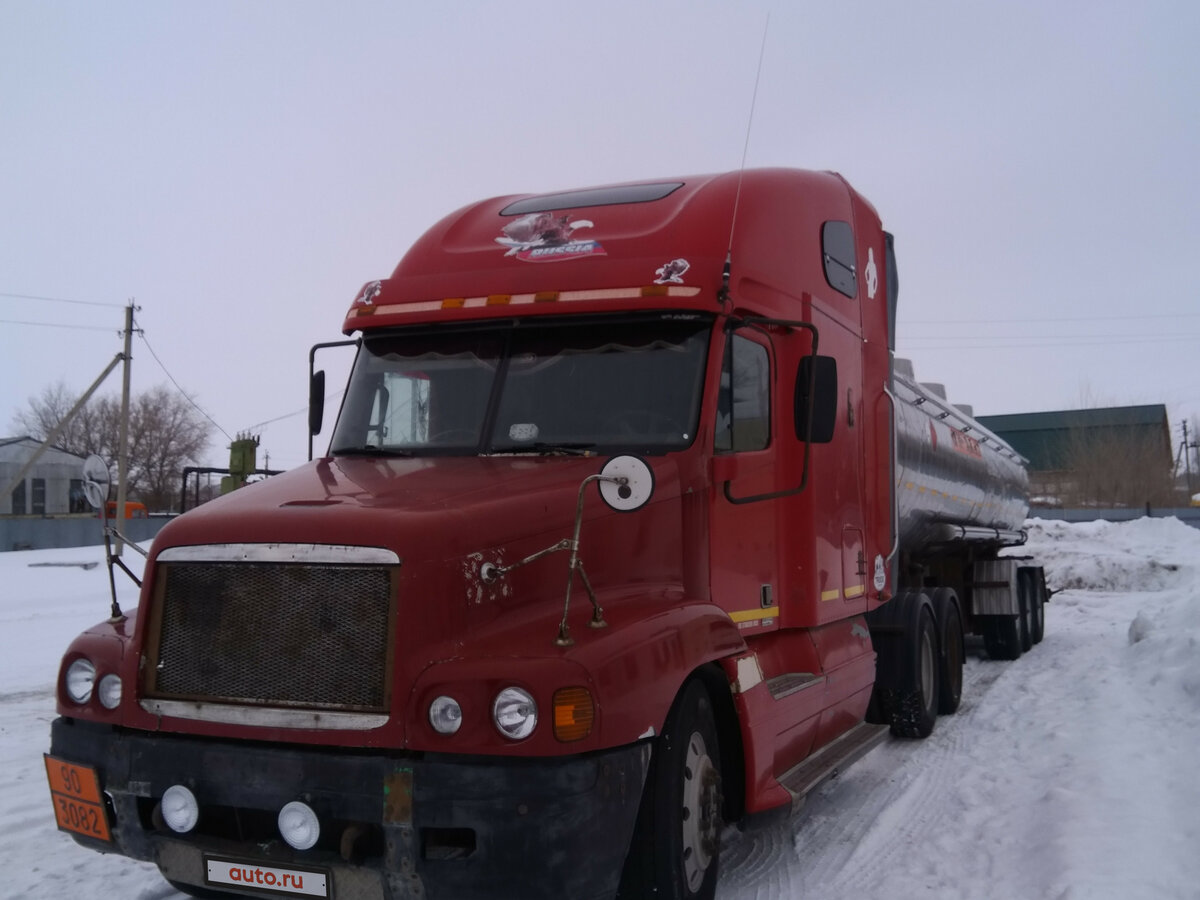 Freightliner FLC 2000 года