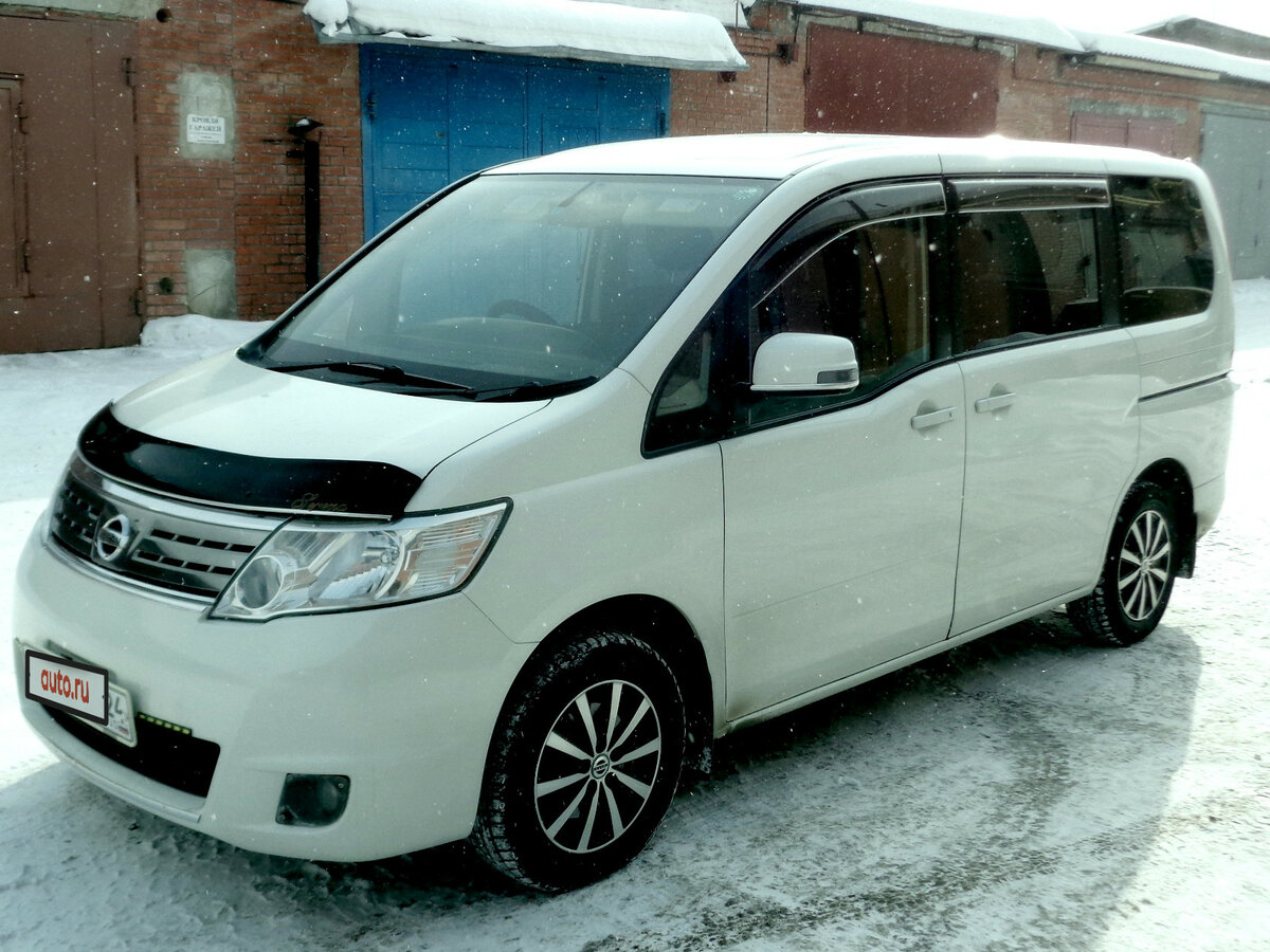 Nissan семиместный минивэн