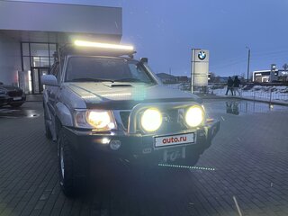 2006 Nissan Patrol V (Y61) Рестайлинг, серебристый, 2400000 рублей, вид 3
