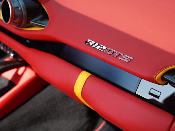 2022 Ferrari 812 GTS, чёрный - вид 15
