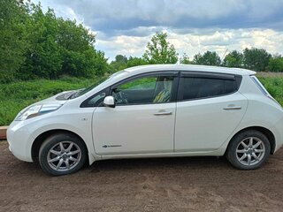 2016 Nissan Leaf I (ZE0/AZE0), белый, 1145000 рублей, вид 4