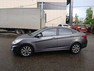 2013 Hyundai Solaris I, чёрный, 700000 рублей, вид 4