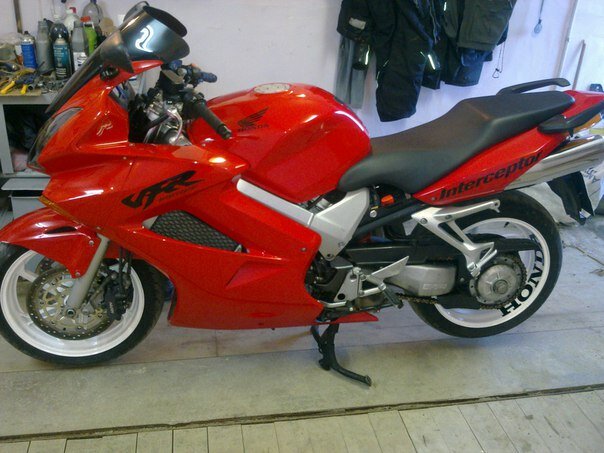 Honda VFR 800 1999 красная