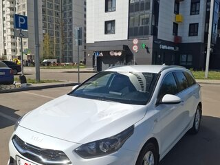 2021 Kia Ceed III Рестайлинг, белый, 1820000 рублей, вид 1
